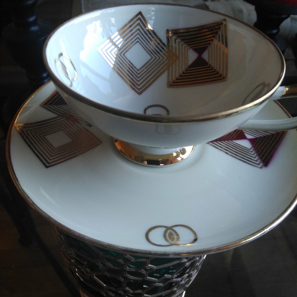 Vintage tea cup and saucer - Picture 4 of 6